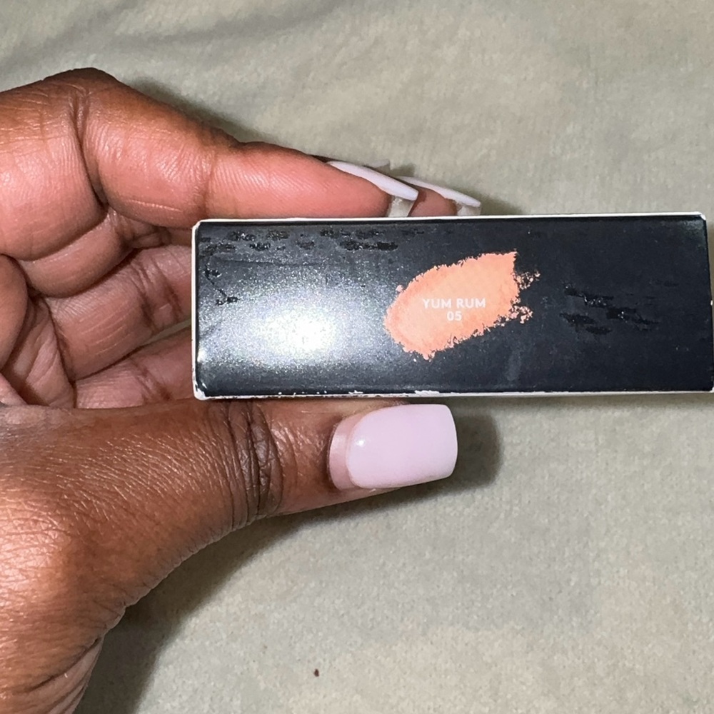 NEW Fenty Beauty Demi-Glow Highlighter - Yum Rum - Picture 3 of 4
